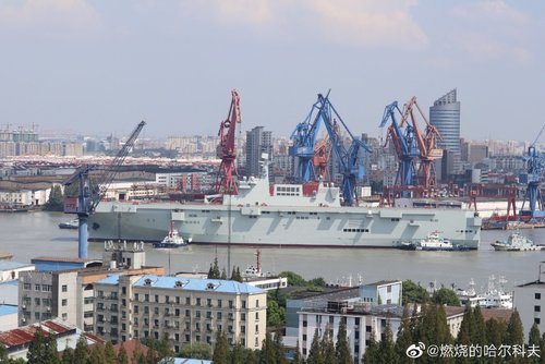 PLN Type 075 LHD - 20190926 - ship is out - 20.jpg