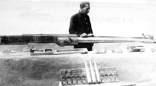 25-mm-avtomat-Degtyareva-obrazets-2-4-1932-goda-s-zhestkoj-obojmoj..jpg