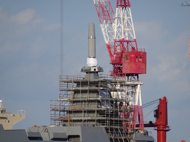 FFM-2 mast being fitted at Mitsui's@youmaydream5.jpg