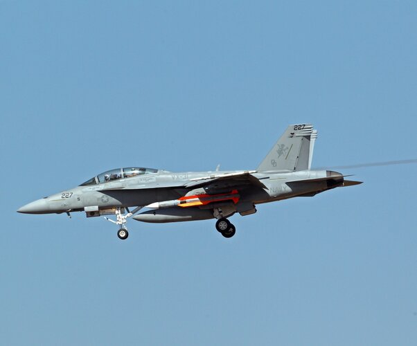 RIM-174 SM-6 F-18F Super Hornet in flight.jpg