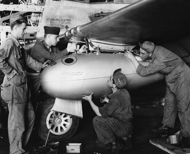 P-51D fwdft line pressurization from vacuum pump exhaust.JPG