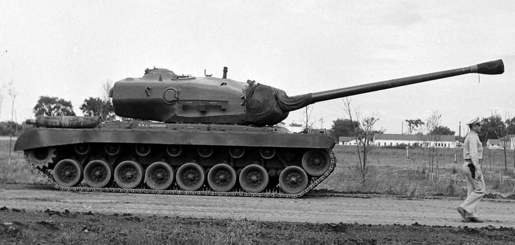 T34Heavy_tank_in_Aberdeen_Proving_Ground_1947.jpg