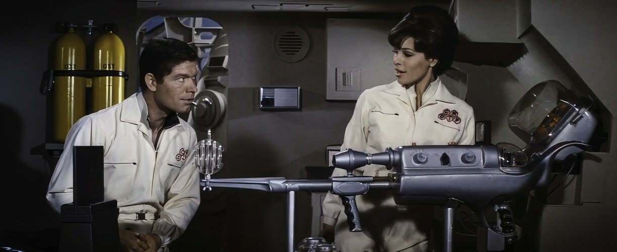 Fantastic-Voyage-1966-Raquel-Welch-Stephen-Boyd-laser-gun-inside-submarine-sci-fi-gigapixel-st...jpg