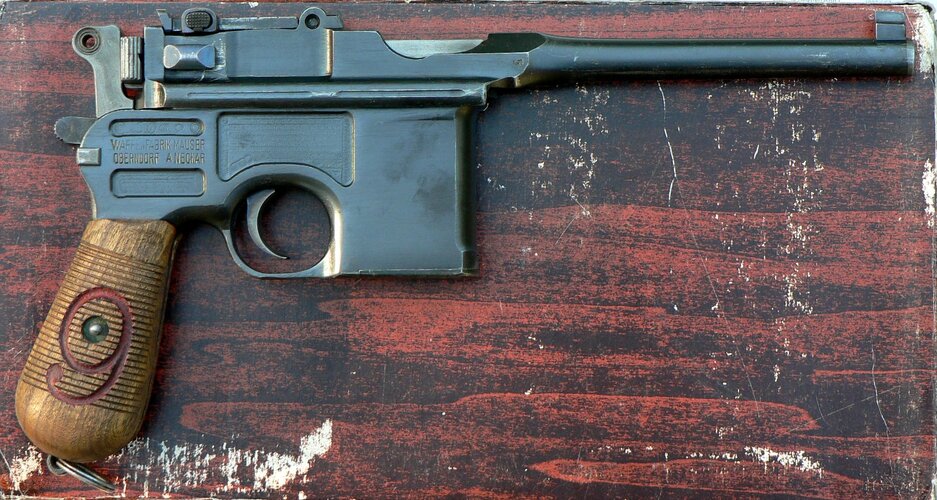 Mauser_C96_M1916_Red_9_1.JPG