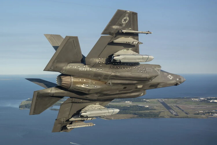 agm-158-flight-testing-begins-on-f-35c-album-v0-7fyuql6c5tqd1.jpg