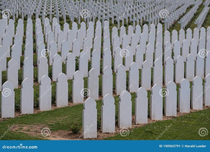 tumbas-de-soldados-musulmanes-en-douaumont-vista-muchas-víctimas-musulmanas-la-guerra-mundial-...jpg