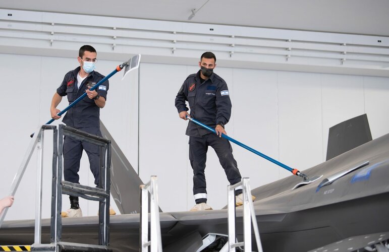 Cleaning-F-35-Adir-2-1536x997.jpg