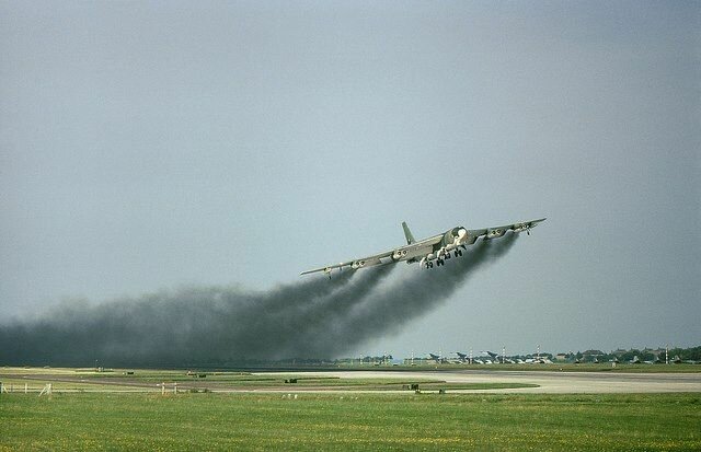 B-52G takeoff 02.jpg