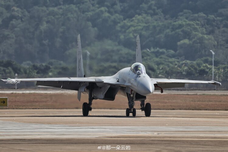 J-15T 1518 cn. 010014 - Zhuhai 2024 - 那一朵云哟 - 12.jpg