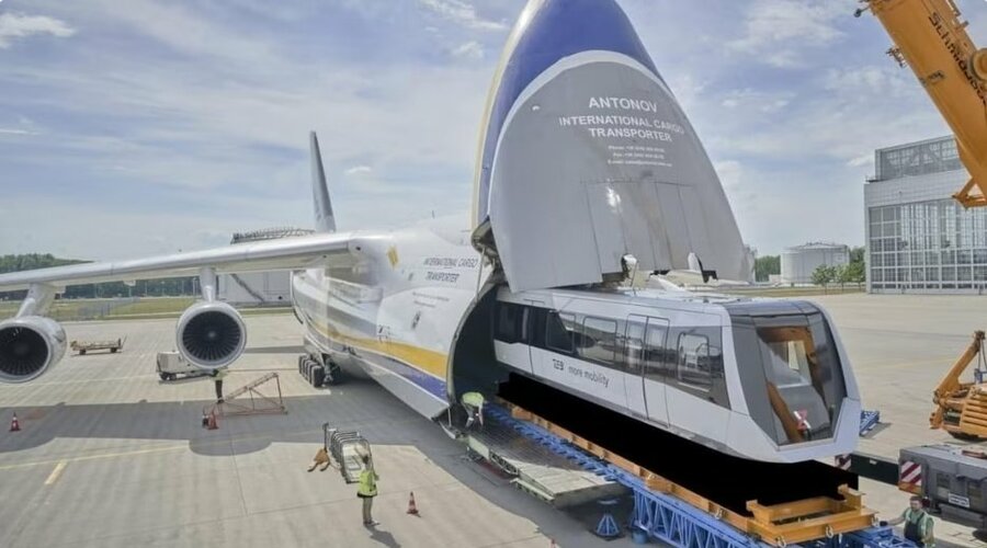 An-124 Gulping Tram.jpg