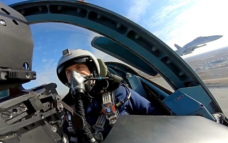 Su-57 pilot's helmet 8.jpg