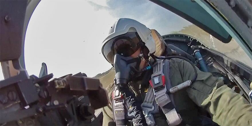 Su-57 pilot's helmet 6.jpg