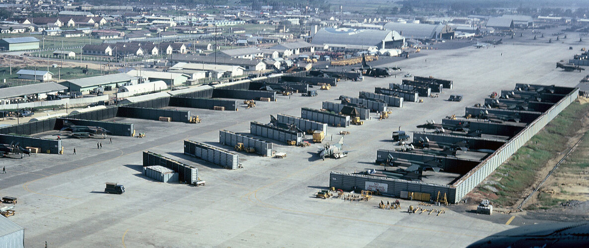 Da_Nang_Air_Base_during_the_Vietnam_War.jpg