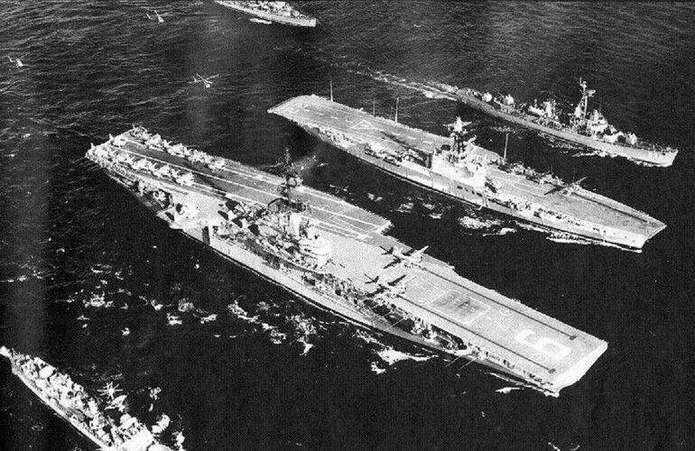 HMCS Bonaventure & USS Essex.jpg