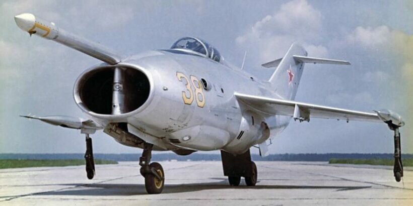 yak-36-vertical-takeoff-landing-aircraft-38-820x410.jpg