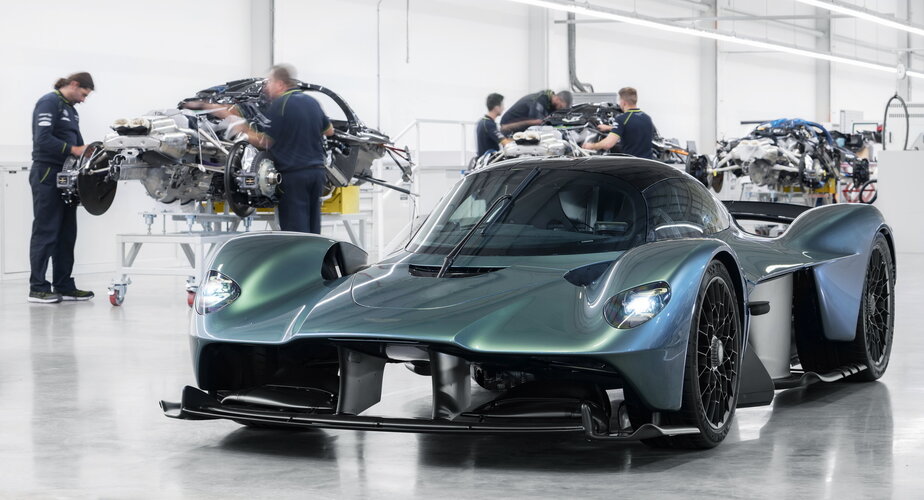 2022-Aston-Martin-Valkyrie-1.jpg