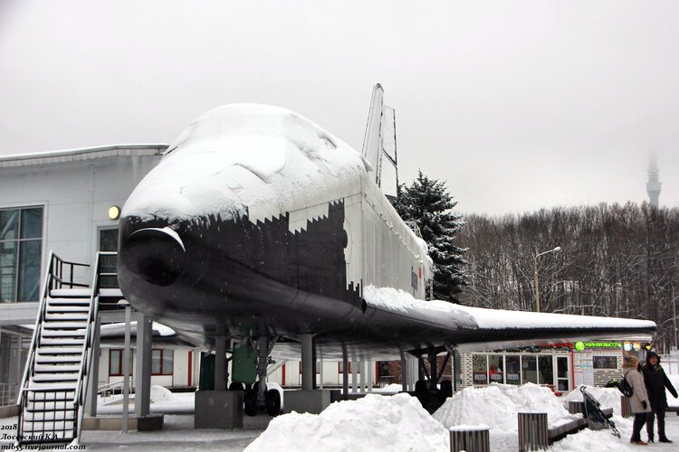 Buran_class_Shuttle_–_VDNKh,_Moscow_(25051381498)-3.jpg