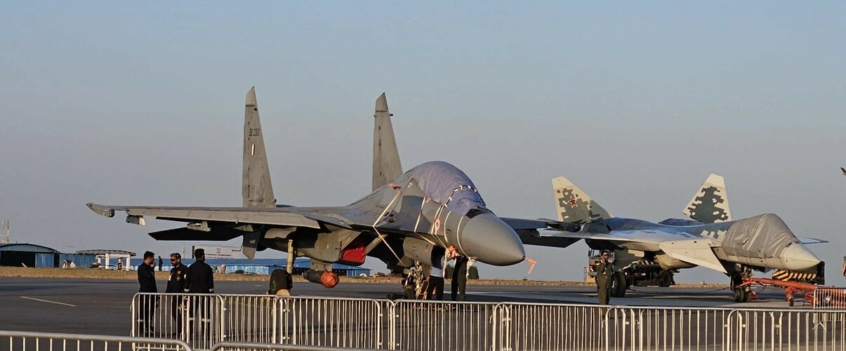 indian-air-force-sukhoi-su-30mki-russian-su-57-t-50-4-v0-mkpg1m2g1qhe1.jpg