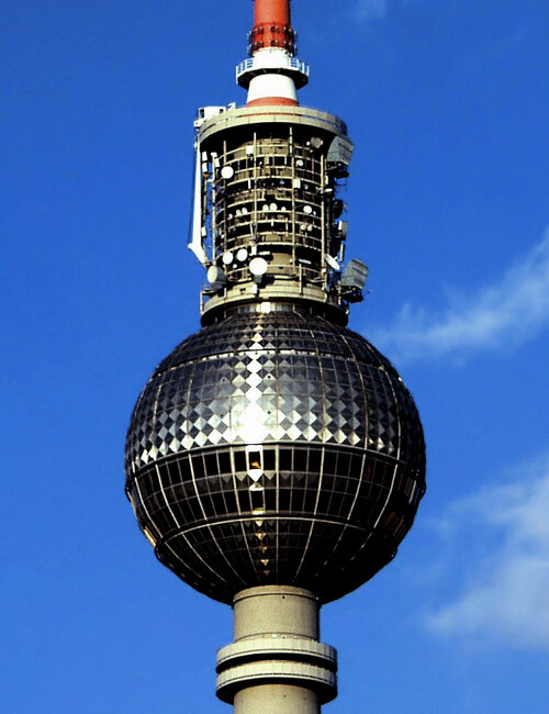 Berliner_Fernsehturm_Kugel_cropped.jpg