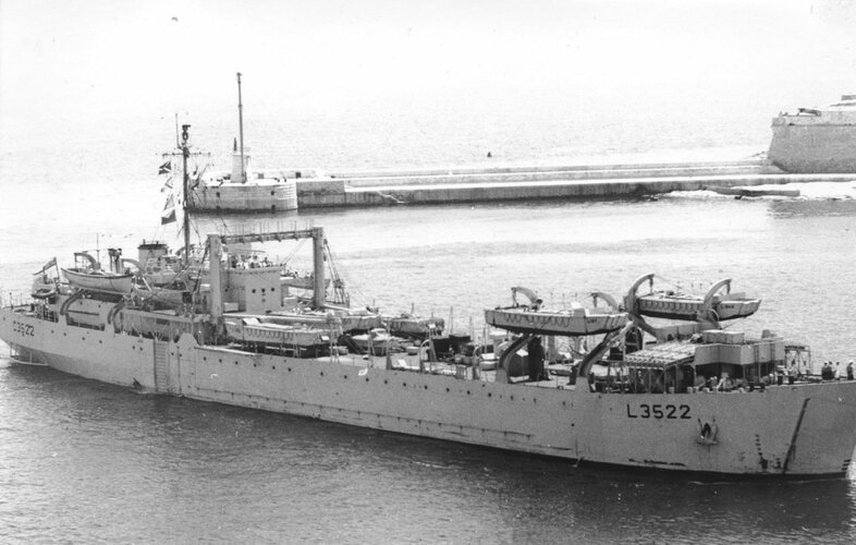 HMS TRACKER LST-3522 2N.jpg