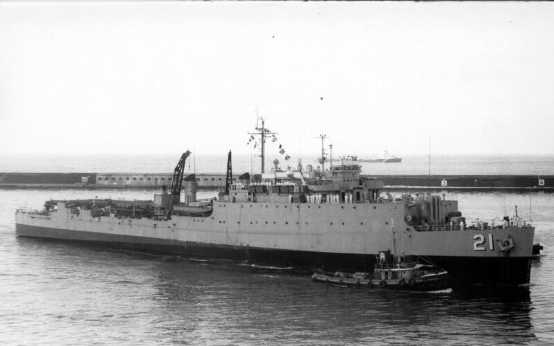 USS Fort Mandan LSD-21 Genoa Italy 24 August 1965.jpg