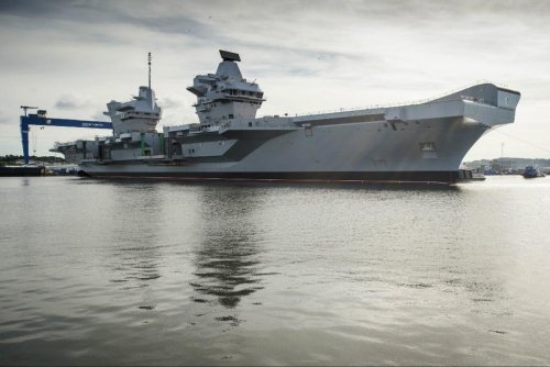 HMS Queen Elizabeth in the water 3.jpg
